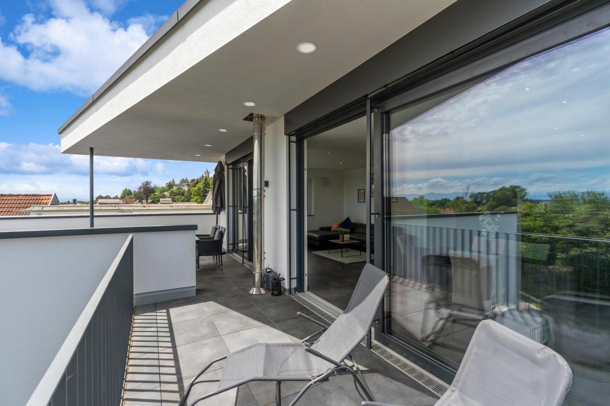 Anytime - Penthouse Mit Terrasse Und Bergsicht Apartment Friedrichshafen Exterior photo