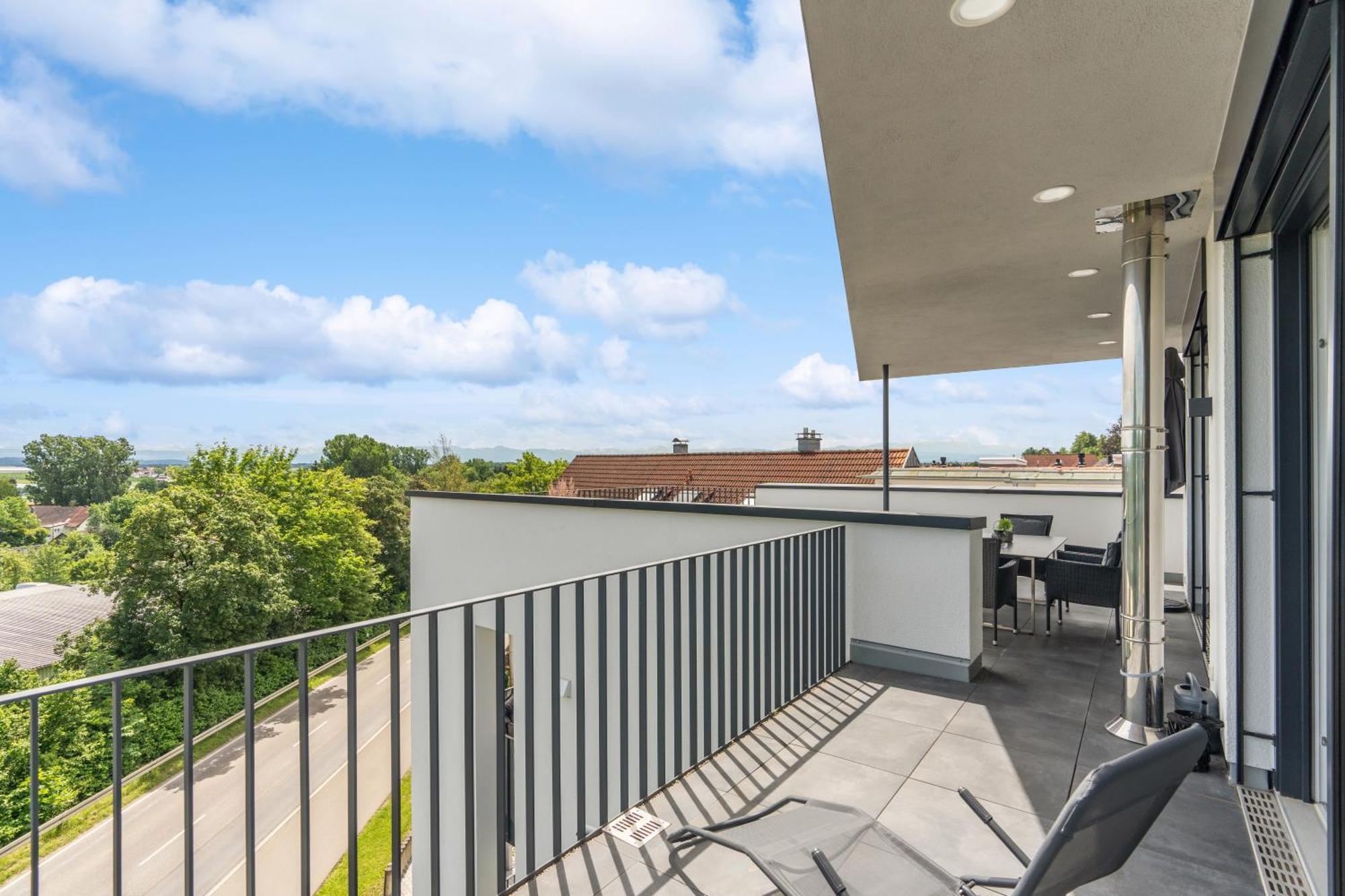 Anytime - Penthouse Mit Terrasse Und Bergsicht Apartment Friedrichshafen Exterior photo